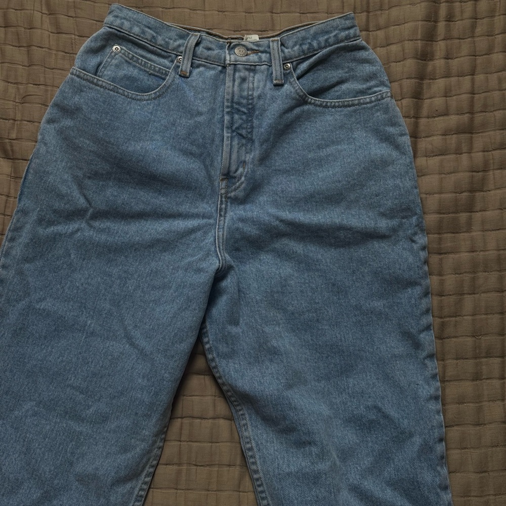 Vintage mid waist 90’s style blue jeans in size 29”